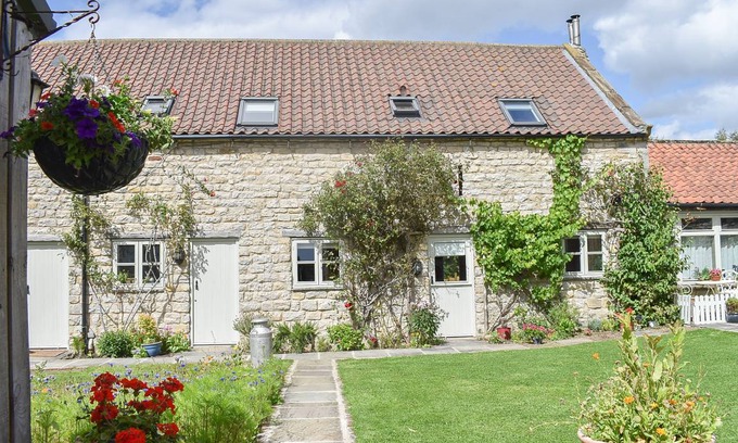 Scawton Cottage | Cabin ∙ 3 bedrooms ∙ 5 guests