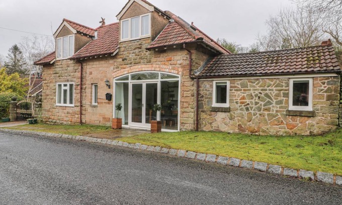 Staintondale Cottage | Cabin ∙ 3 bedrooms ∙ 5 guests