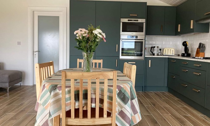 Connemara Cottage | Cabin 485 - Claddaghduff - sleeps 4 guests in 2 bedrooms