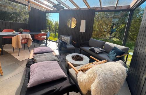 Rangarþing eystra House | Cabin Eyja Mörk w Hot tub & Aurora Igloo