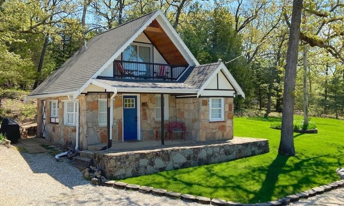 Osage Beach Cabin | Cabin No. 4 @ The Old Swiss Village - Lake Views!