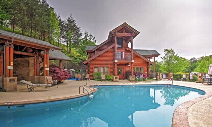 Pigeon Forge Cabin | Cabin Serenity: Luxury Resort 5 min to Dollywood