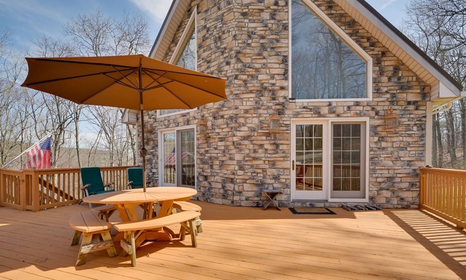 Mercersburg Cabin | Cabin w/ Fireplace - 1 Mi to Whitetail Ski Resort!