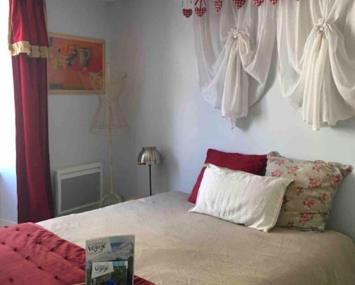 Sainte-Suzanne-and-Chammes Bed & Breakfast | Café des Tours / Café Couette