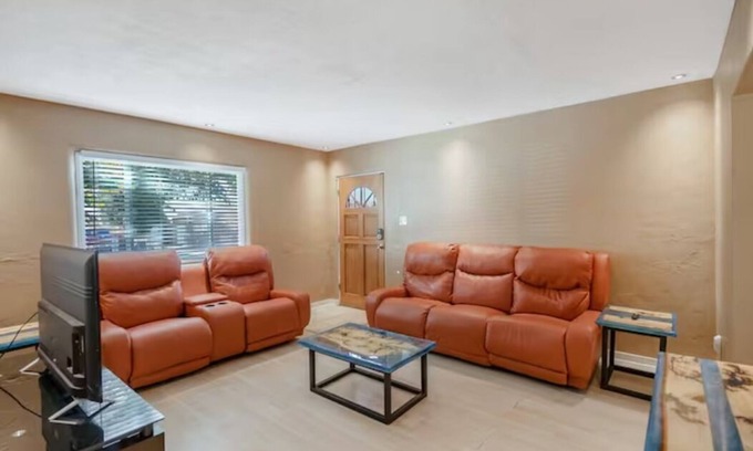 Uptown House | Cagua Uptown Home: Private Room B