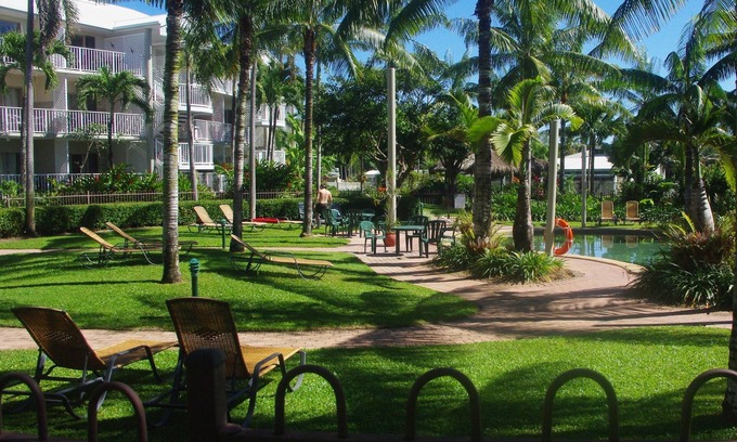 Holloways Beach Apartment | Cairns Beach Resort