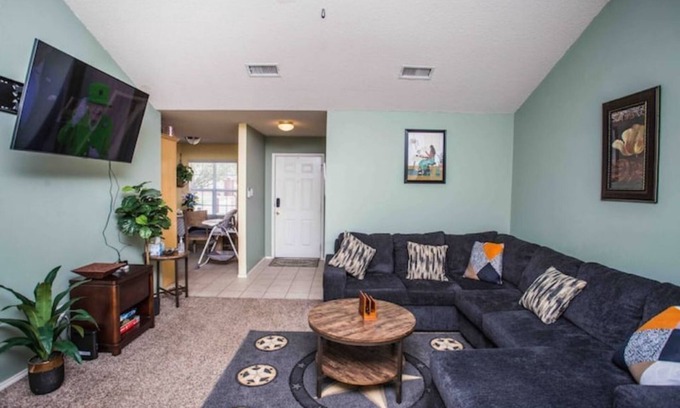 Lubbock House | Caleb’s King & Queen Home. nKids/Pet friendly, Family games, Piano.