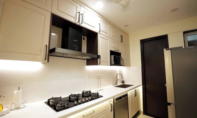 Nagpur House | Calm 2-bedroom townhome with AC, WiFi, homestay.
