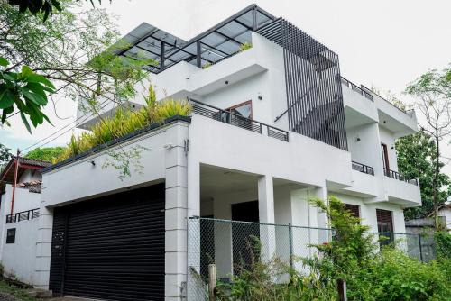 Ja-Ela House | Calm & Unic