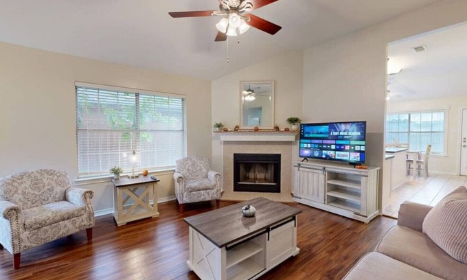 Eastmark Apartment | Camellia House 3BR by Wolf Pen & A&M