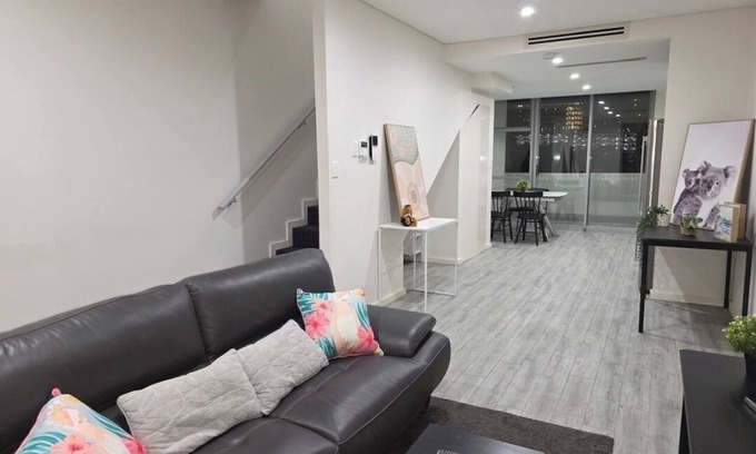 Camperdown Apartment | Camperdown one 13 Close to bus stop and SYD CBD