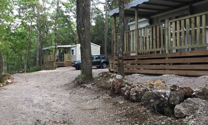 Monoblet House | Camping 3 étoiles - Piscine - ccaiaad