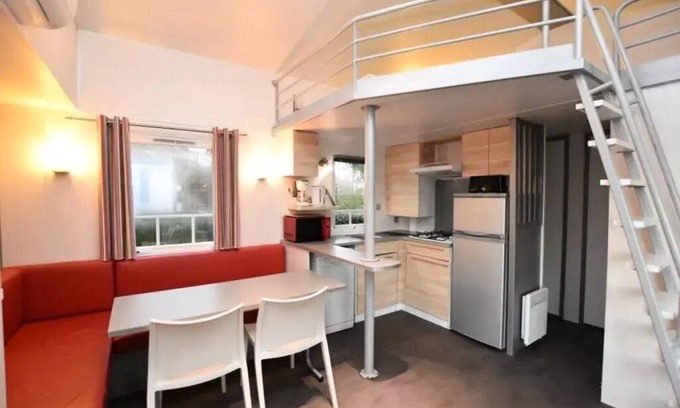 Thiviers House | Camping Le Repaire * - 3 bedroom mobile home + Mezz - 043 - Covered terrace for 9 people