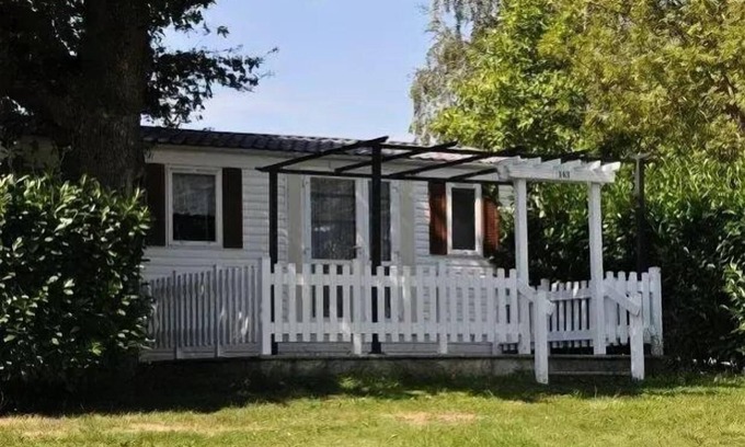 Montrejeau House | Camping Midi Pyrenees* - 3 room mobile home 4 people