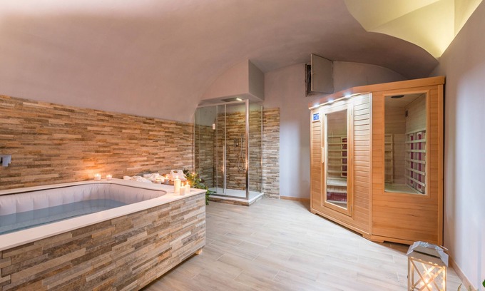 Rione VII Regola Apartment | Campo de Fiori Apartment with private SPA