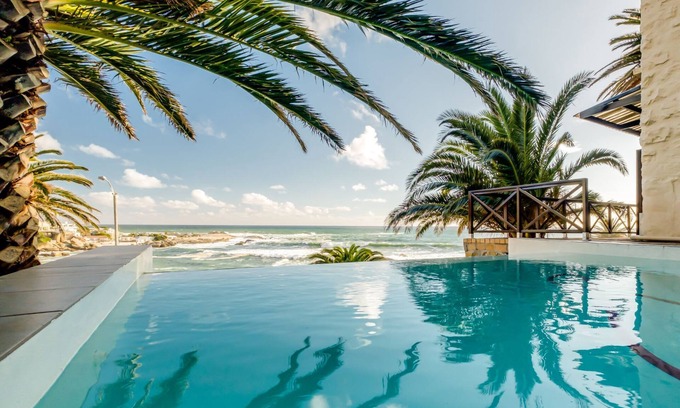 Camps Bay Apartment | Camps Bay Holiday Apartment w Private Pool CBT Palm Suite