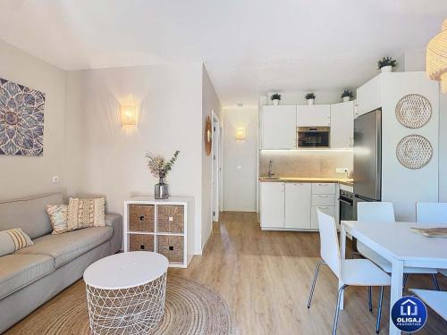 Cala'n Bosch Apartment | Can Alfredo, Apartamento Cala en Bosch con piscina, terraza y jardín privado