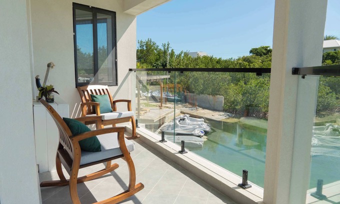 Venetian Road Settlement Apartment | Canalfront Balcony | Gazebo | Fire Pit | Near Lake