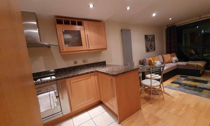 Isle of Dogs Apartment | Canary Wharf waterside 1 bed apartment