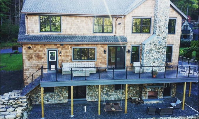 New Milford House | Candlewood Lake Front with Dock,Chef's Kitchen. Sleeps 12n