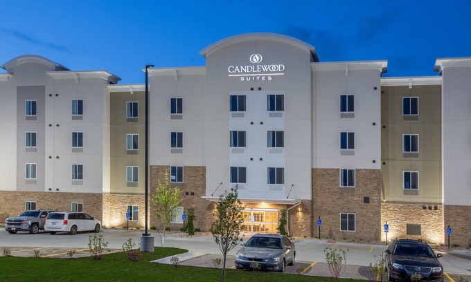 Millard Hotel | Candlewood Suites Omaha - Millard Area by IHG