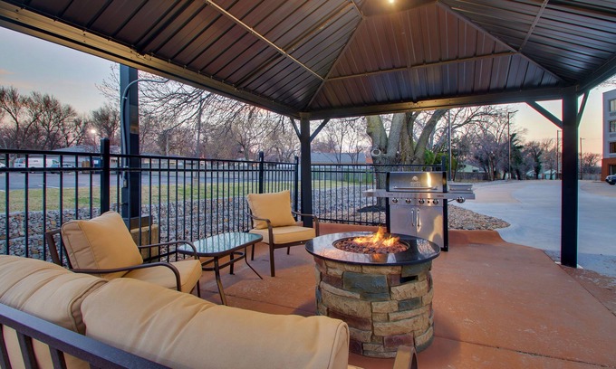 Wichita Hotel | Candlewood Suites Wichita East by IHG