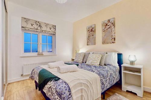 Ebbsfleet Valley Apartment | Candy Dene, Top Floor Apartment