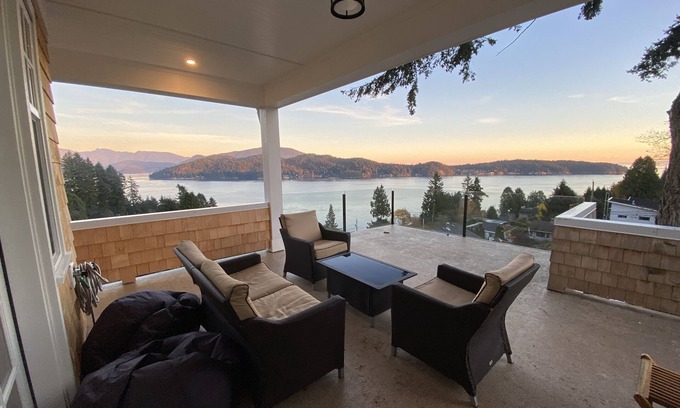Granthams Landing House | Cape-Cod-Style Vacation Home in Gibsons with Spectacular Ocean Views