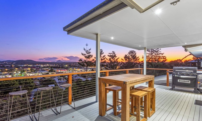 Yeppoon House | 'Capricorn Views Yeppoon' Pet friendly 4 bedroom house in the heart of town
