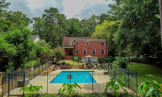 Tuscaloosa House | Capstone Pool House, Book for Football Season! Walk to the Stadium!