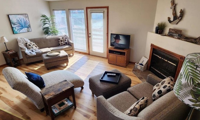 Osage Beach Apartment | Captain Bob’s Boathouse, LOTO