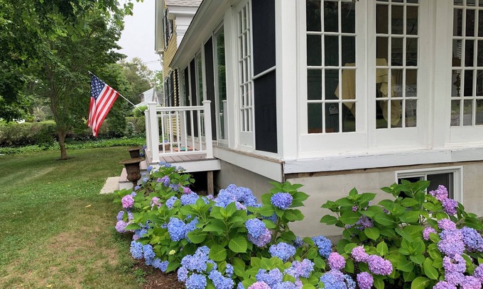 Harwich Port Bed & Breakfast | Captain Ellis Antique Home in Harwich Port, Cape Cod, MA - 1 Room Rental
