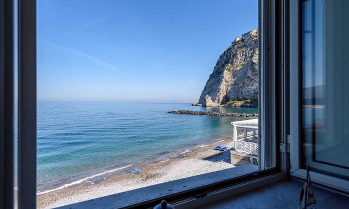 Meta House | Captain Mike