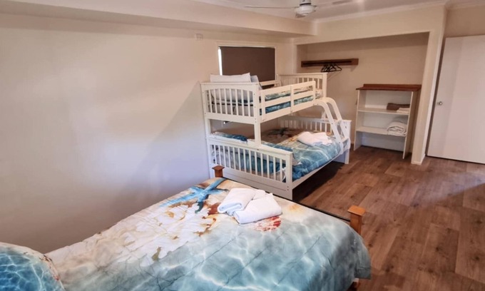 Cooktown House | Captain's Retreat Cooktown - Crews Quarters