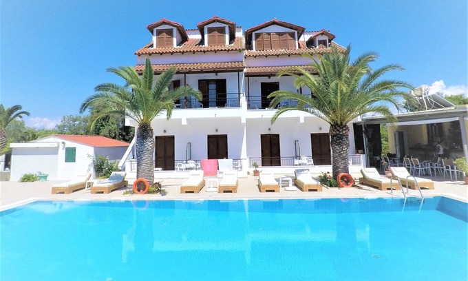 Kavos House | Captain's Studios & Apartments