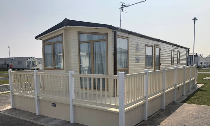 Chapel Saint Leonards Ski Chalet | Captivating 3-Bed Caravan at Golden Palm Skegness