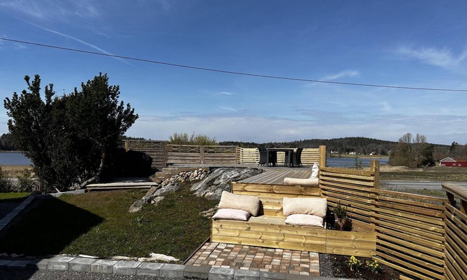 Halanda Villa | Captivating 3-Bed Villa in Halanda with Lake View