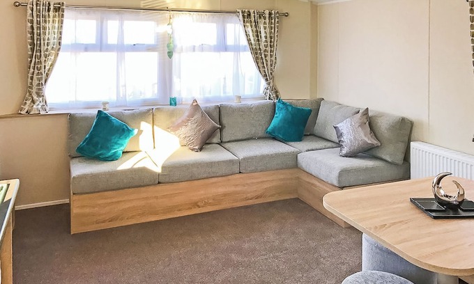 Kinclaven House | Caravan with one double and one twin.