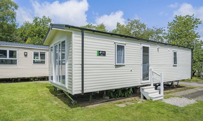 Longridge House | Caravan with one double and two twin.