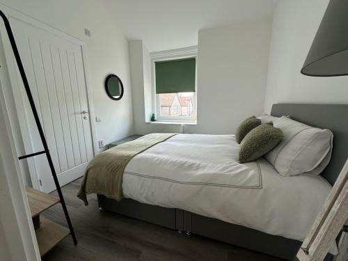 Llandudno Apartment | Carmen Sylva Studio flat Llandudno sea front F7