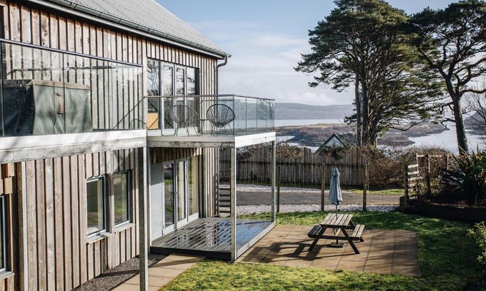 Tobermory House | Carnanamish