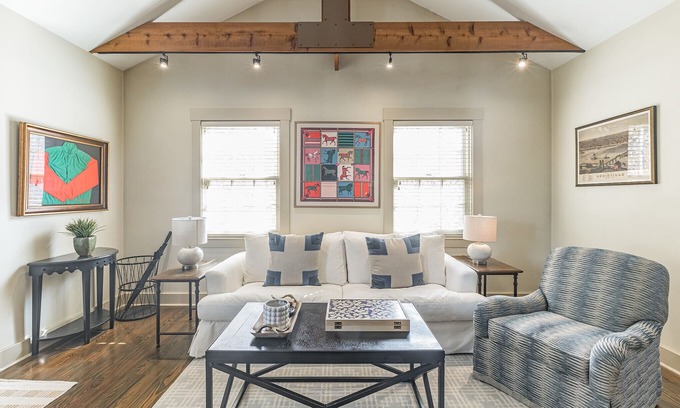 Glenview House | Carriage House, 7 minutes from downtown Louisville