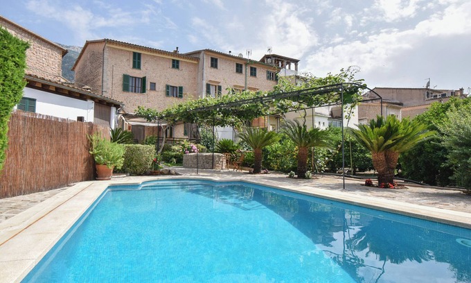 Soller House | Cas Milà. Typical Majorcan townhouse with garden and pool close to the square