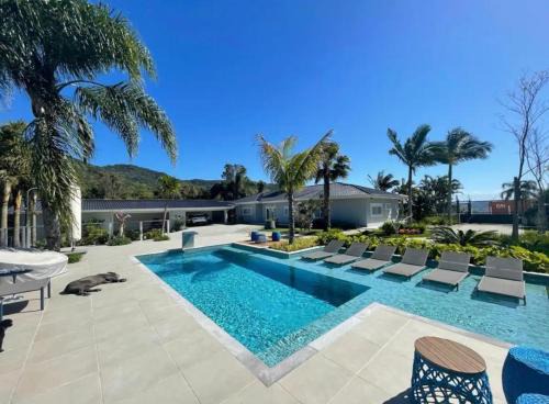 Vargem do Bom Jesus House | Casa 4Q, paraíso particular! Piscina e área verde!