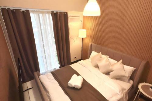 A. Bonifacio Apartment | Casa Alexandra, cozy 2 BR condo