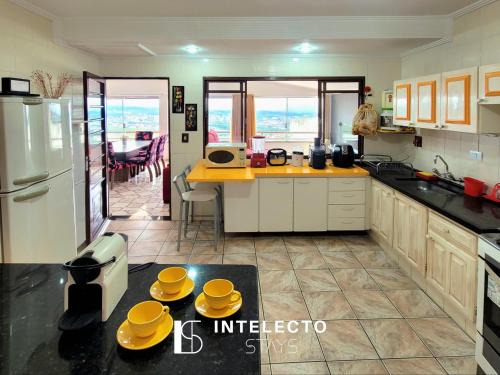 Regiao Urbana Homogenea VIII House | Casa Amarela - 04 quartos, pula-pula e Vista Top!