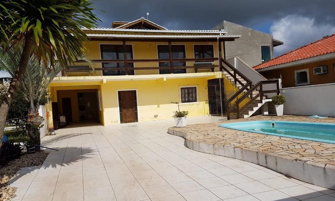 Rio Vermelho Norte House | Casa Amarela com Piscina