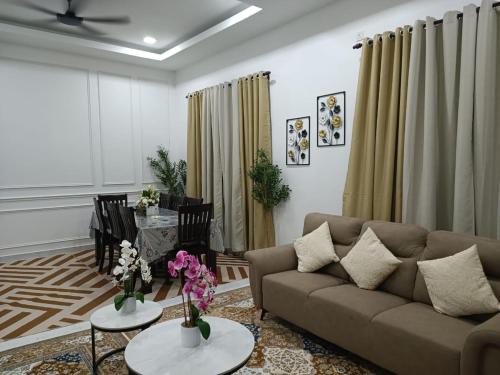 Kampung Padang Midin House | Casa Amethyst