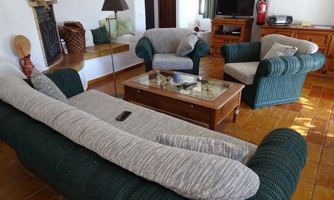 Mato Serrao Villa | Casa Azevinho - lovely house with 3 terraces and a large beautiful garden