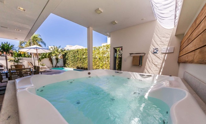 Jurere Internacional Villa | Casa Barbara Top 10 Selection!